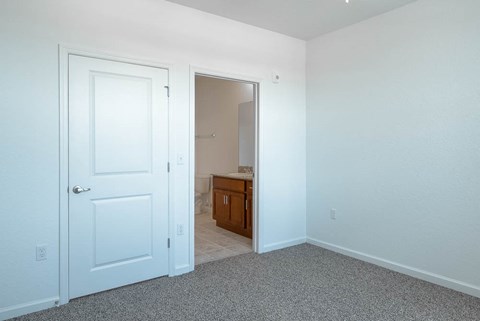 Main Bedroom w/Bath